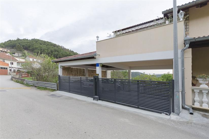 Apartmaj Maja with Jacuzzi