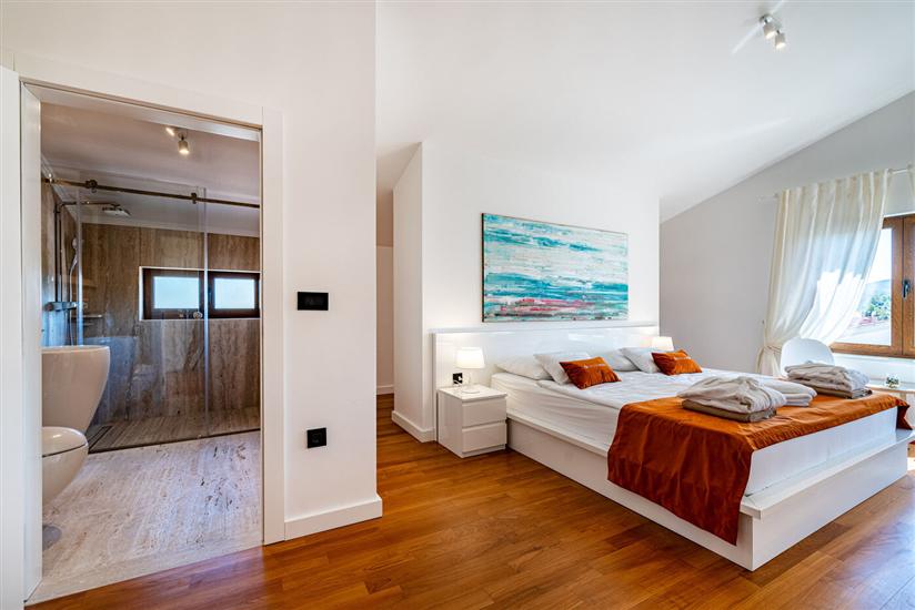 House K1, for 10 persons