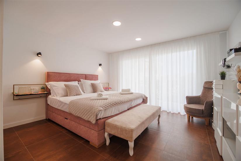 House K1, for 8 persons