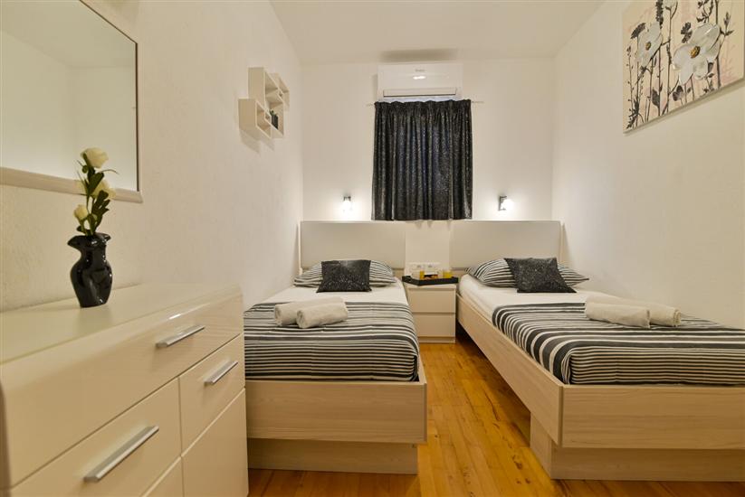 Apartment A1, for 8 persons