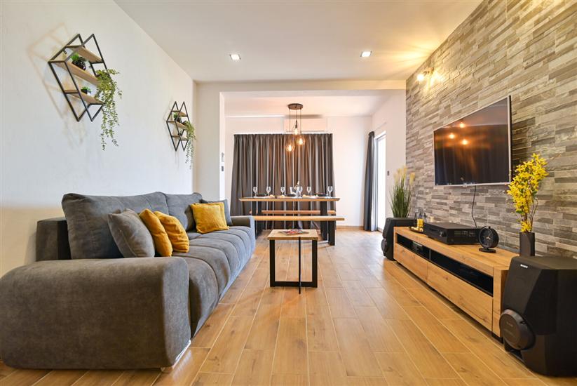 Apartment A1, for 8 persons