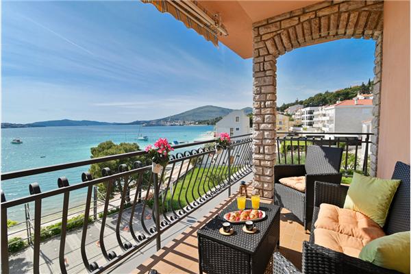 Apartment A1, for 8 persons