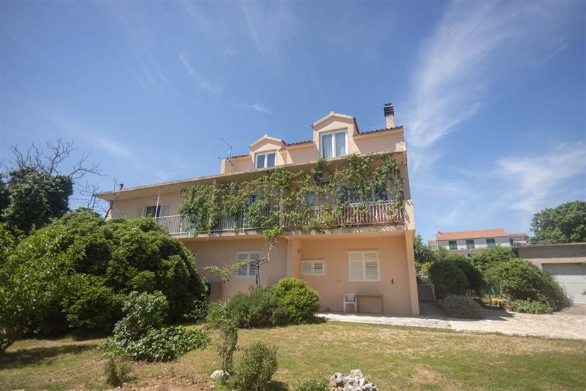 Apartmani Near Hangar beach