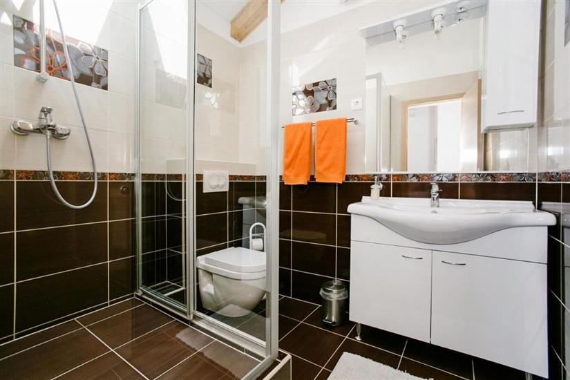 House K1, for 11 persons