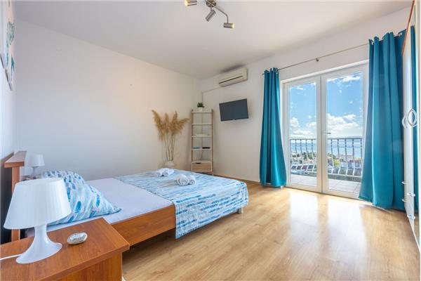 Apartment A2, for 6 persons