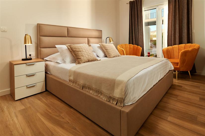 House K1, for 12 persons