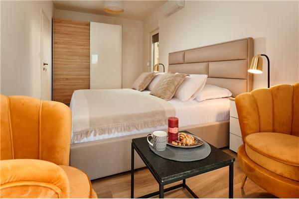 House K1, for 12 persons