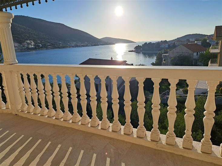 Apartment A3, for 5 persons