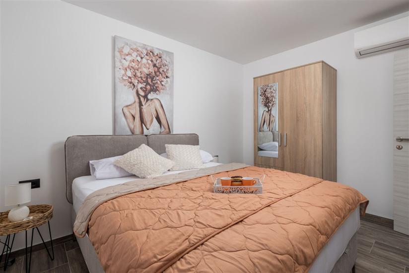 House K1, for 10 persons