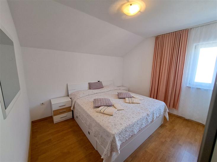 Apartment A1, for 7 persons