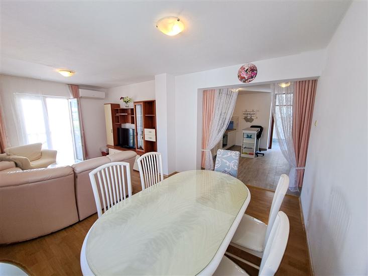 Apartment A1, for 7 persons