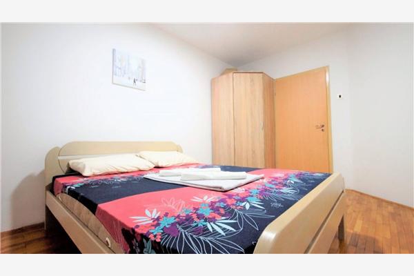 Apartment A1, for 5 persons