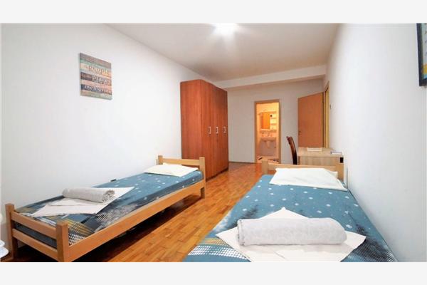 Apartment A1, for 5 persons