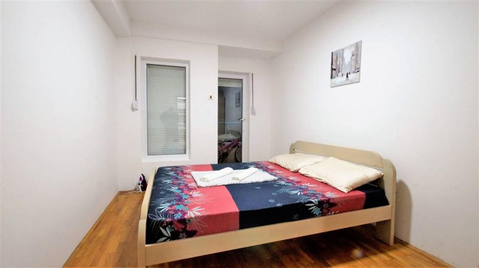 Apartment A1, for 5 persons
