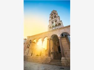 Split-peristyle-Square-Photo