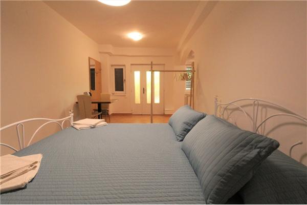 Room S3, for 2 persons