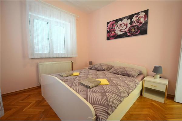 Apartment A2, for 5 persons