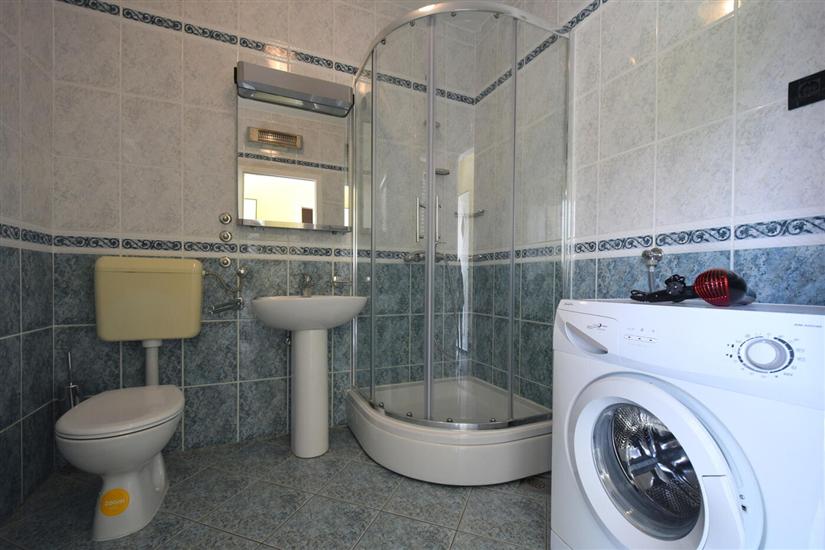 Apartment A2, for 5 persons