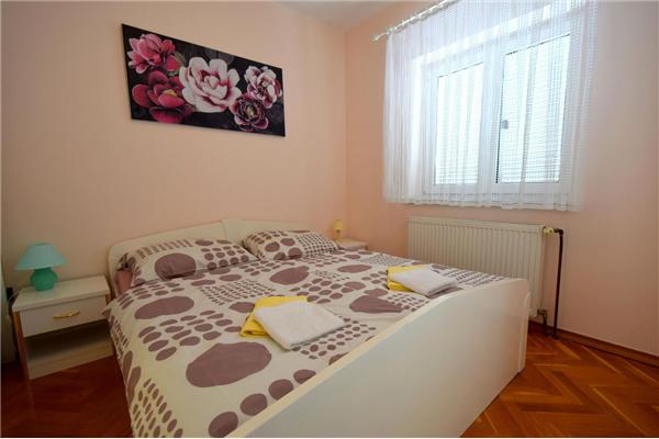 Apartment A1, for 5 persons