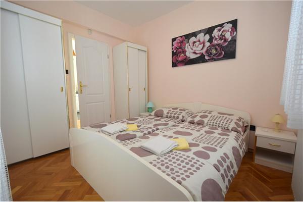 Apartment A1, for 5 persons
