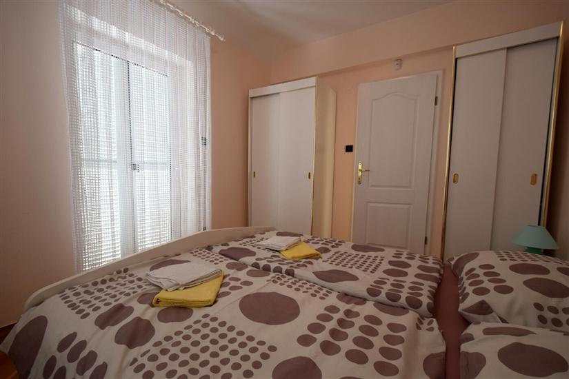 Apartment A1, for 5 persons