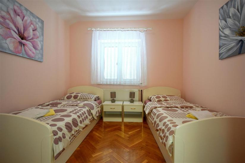 Apartment A1, for 5 persons