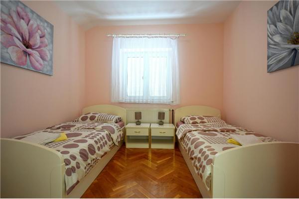 Apartment A1, for 5 persons
