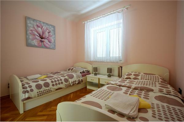 Apartment A1, for 5 persons