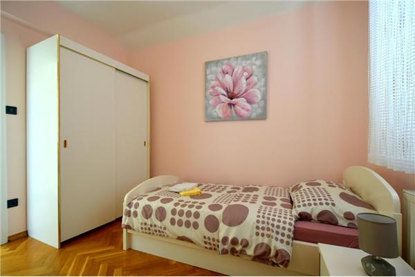 Apartment A1, for 5 persons