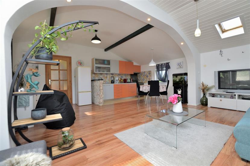 Apartment A1, for 5 persons