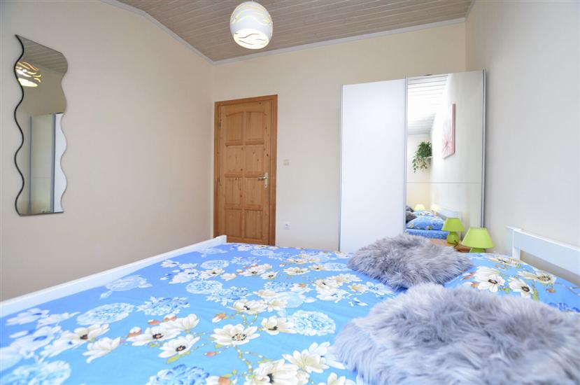 Apartment A1, for 5 persons