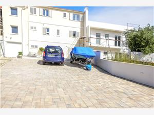 Apartments Laganini Primosten, Size 60.00 m2, Airline distance to the sea 80 m, Airline distance to town centre 200 m