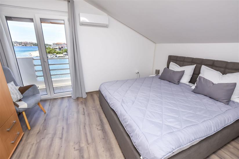 Apartment A1, for 5 persons