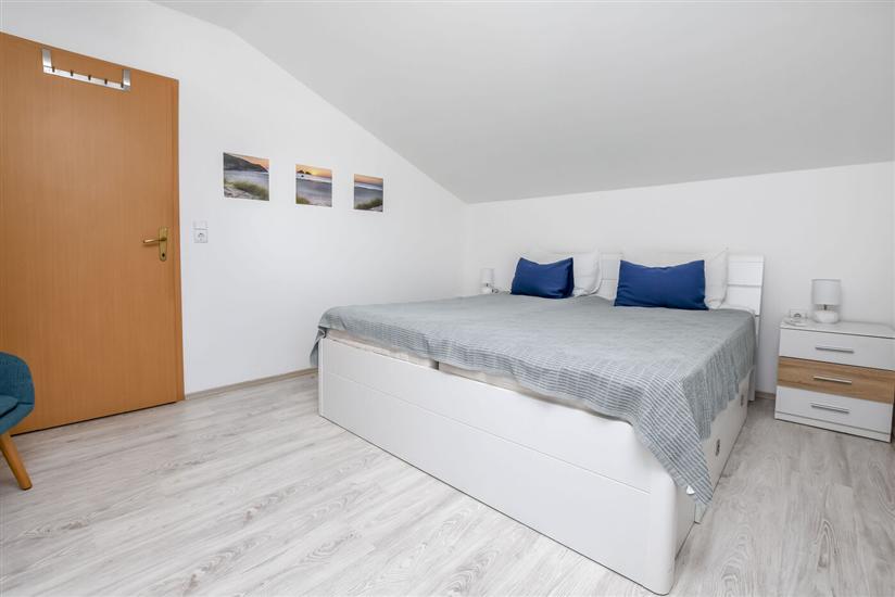 Apartment A1, for 5 persons