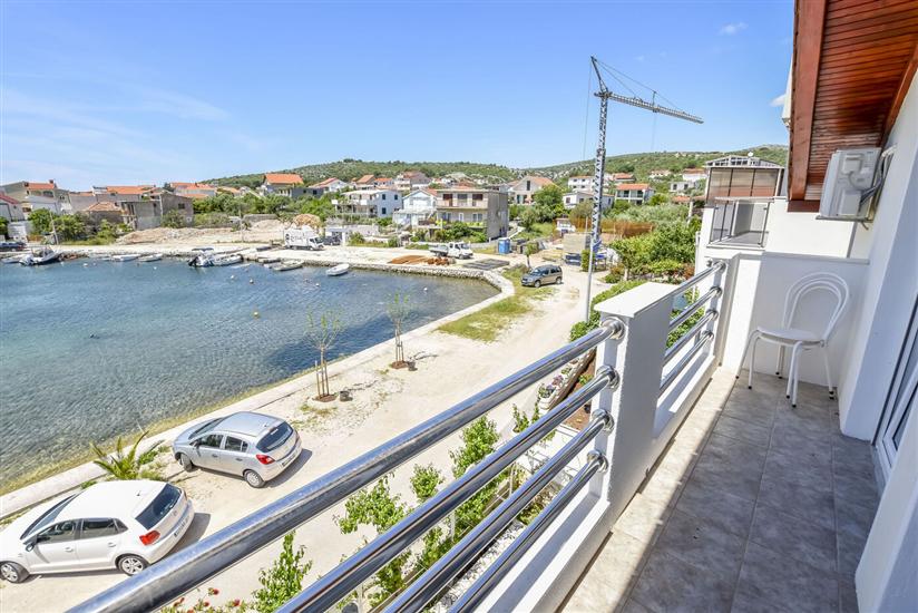 Apartment A1, for 5 persons