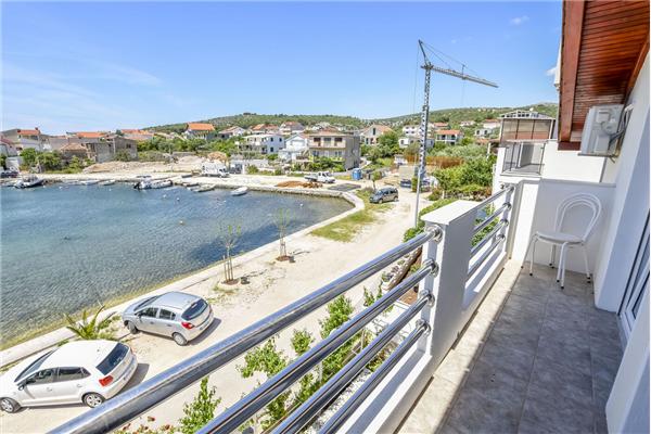 Apartment A1, for 5 persons