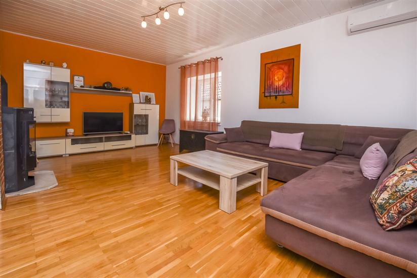 Apartment A1, for 5 persons