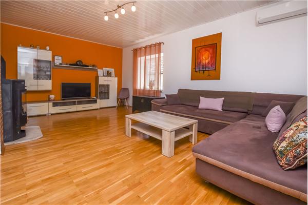 Apartment A1, for 5 persons
