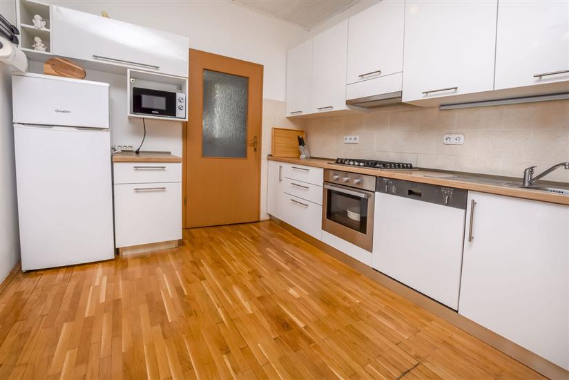 Apartment A1, for 5 persons
