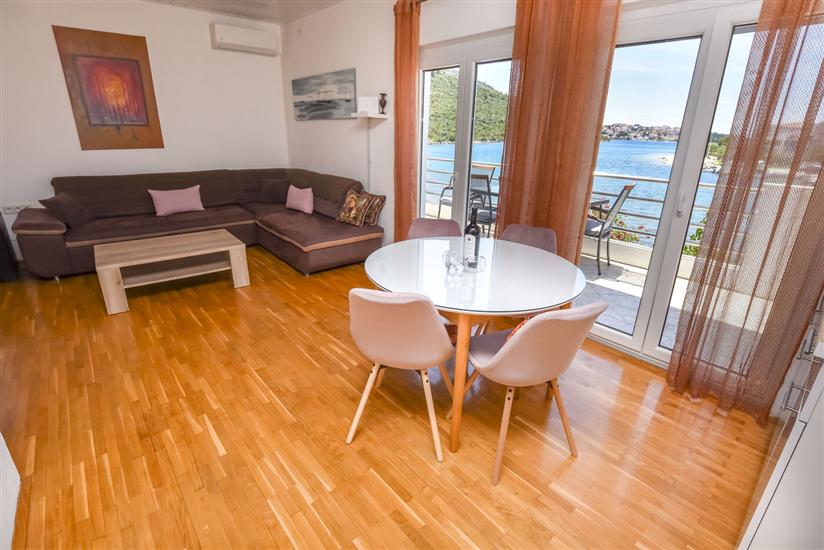 Apartment A1, for 5 persons