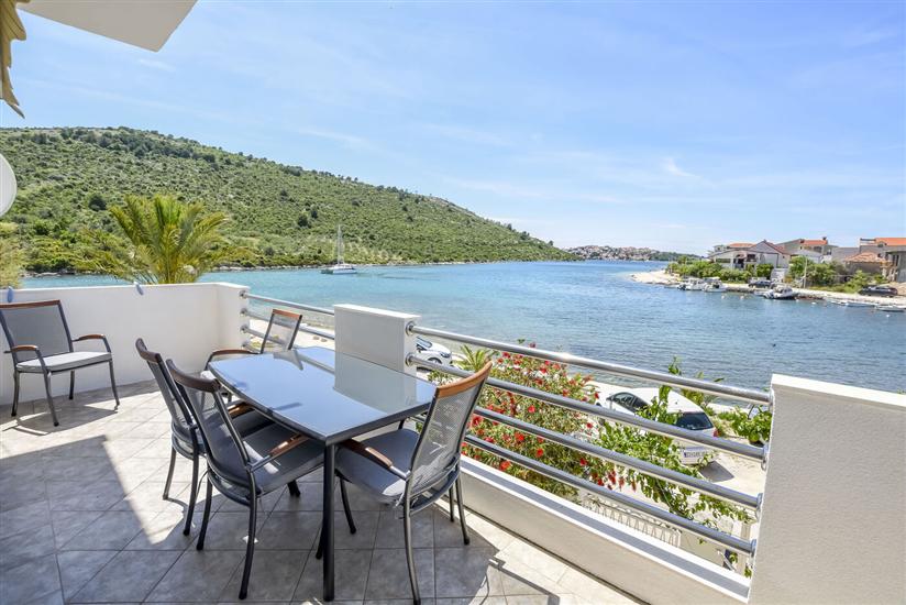 Apartment A1, for 5 persons