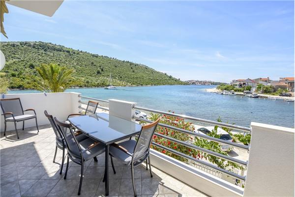 Apartment A1, for 5 persons