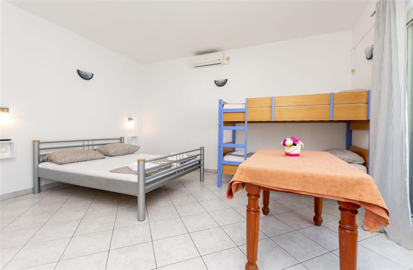 Apartment A4, for 4 persons