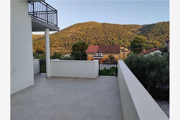 Apartment A1, for 5 persons