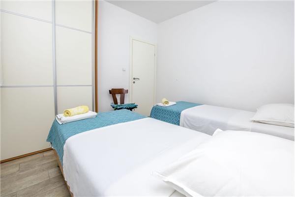 Apartment A1, for 5 persons