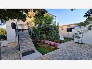Holiday homes Sibenik Riviera,BookJadrijaFrom 214 €