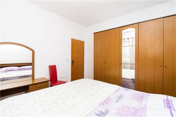 Apartment A1, for 5 persons