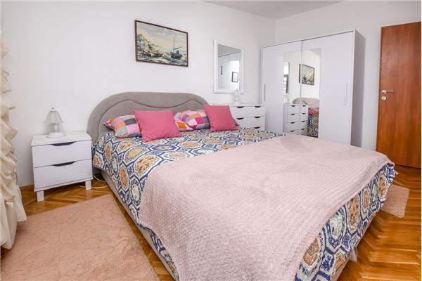 Apartment A1, for 5 persons