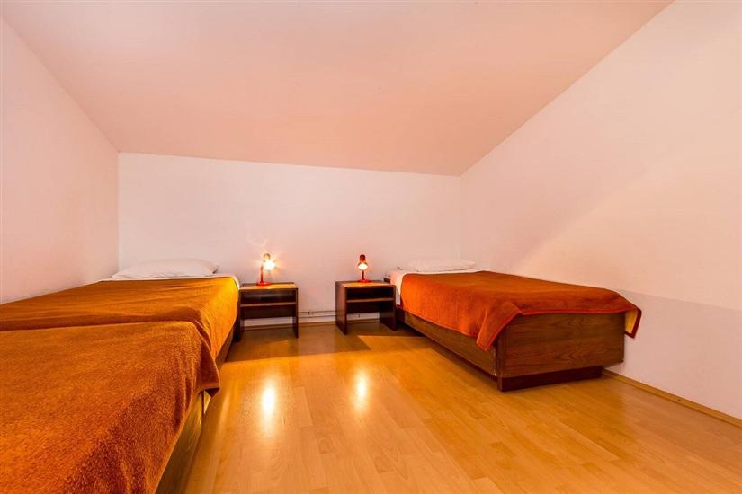 Apartment A1, for 5 persons