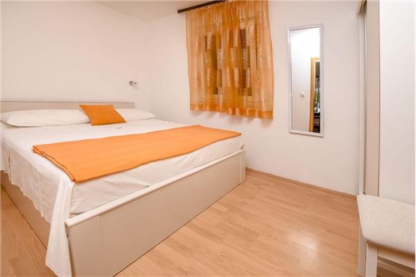 Apartment A1, for 5 persons